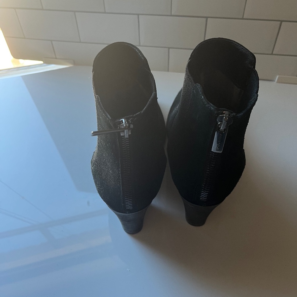 Aquatalia Women's Black Suede Size 8